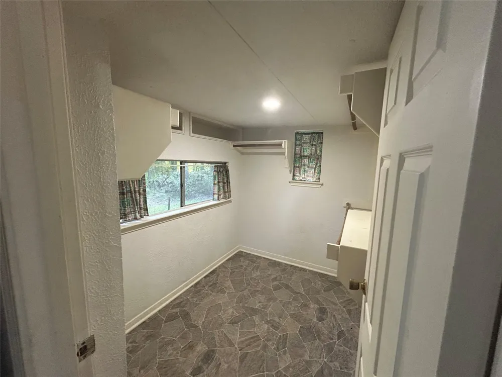 2561 Pioneer Ln Lane Cleveland, TX 77328