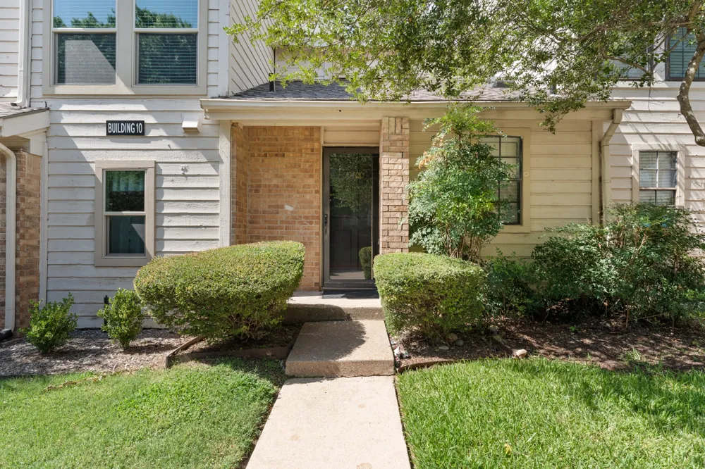 3635 Garden Brook Drive #10400 Farmers Branch, TX 75234