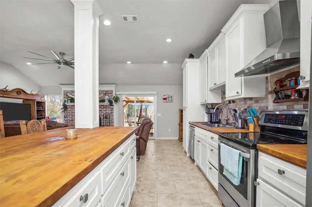 636 Campoli Road Etoile, TX 75944