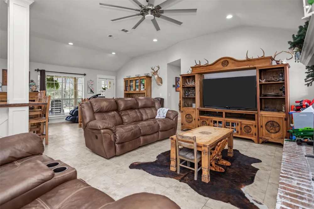 636 Campoli Road Etoile, TX 75944