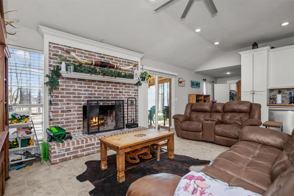 636 Campoli Road Etoile, TX 75944