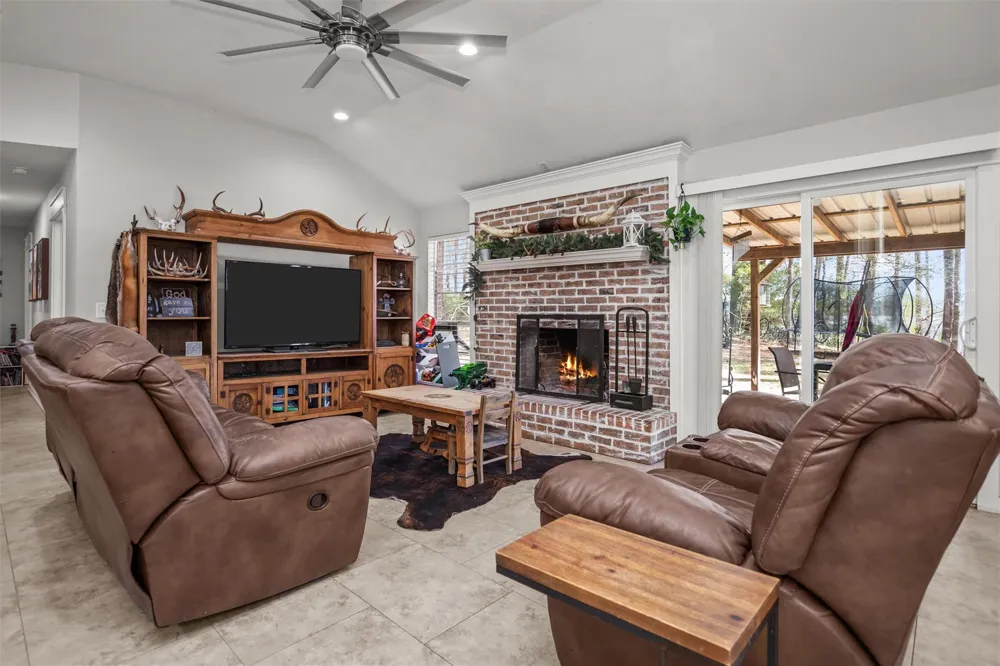 636 Campoli Road Etoile, TX 75944