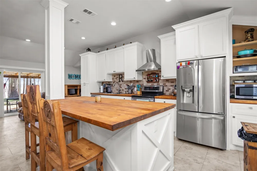 636 Campoli Road Etoile, TX 75944