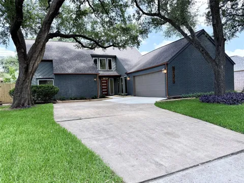 1315 Warwickshire Drive