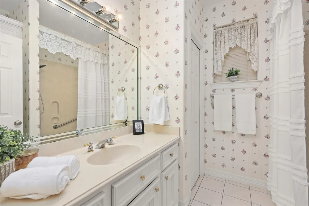 5122 Tidewater Court Pasadena, TX 77505