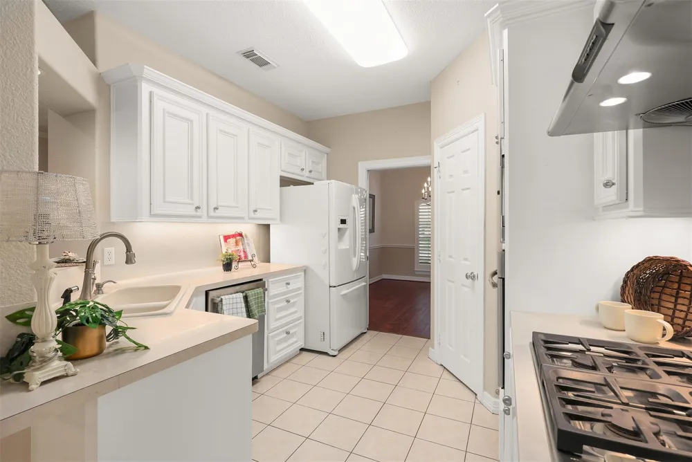 5122 Tidewater Court Pasadena, TX 77505