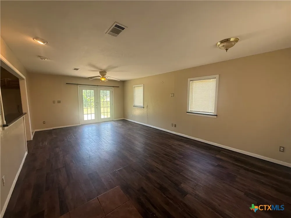 1105 Sycamore Street San Marcos, TX 78666