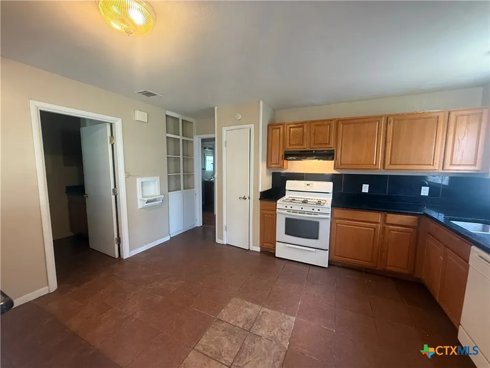 1105 Sycamore Street San Marcos, TX 78666