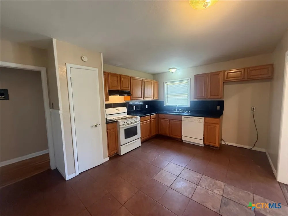 1105 Sycamore Street San Marcos, TX 78666