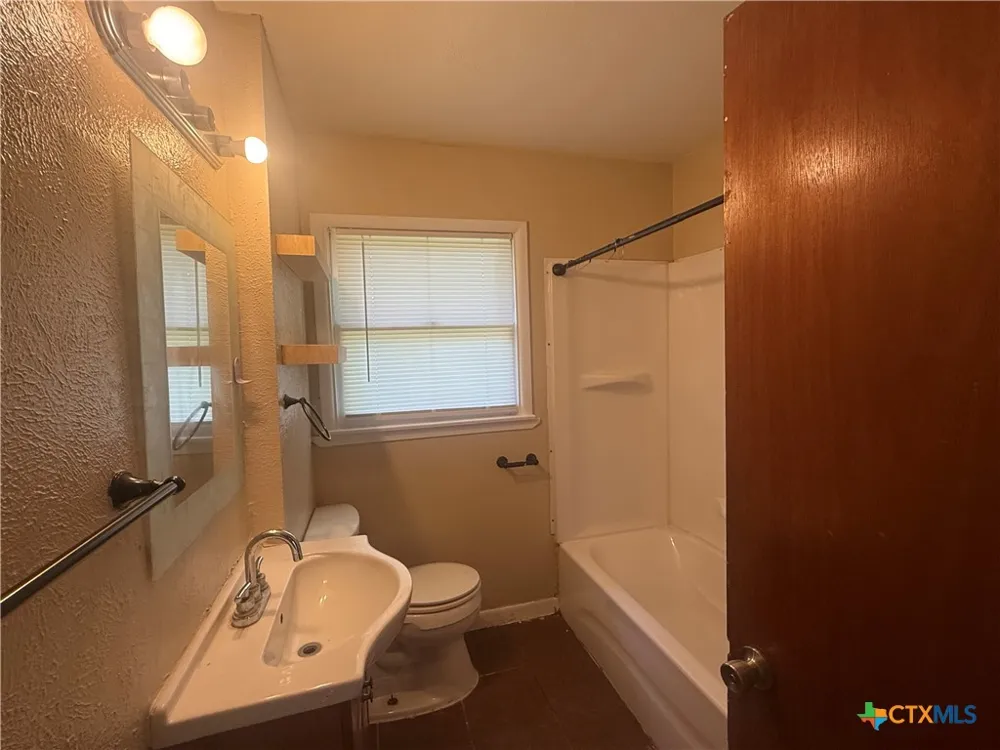 1105 Sycamore Street San Marcos, TX 78666