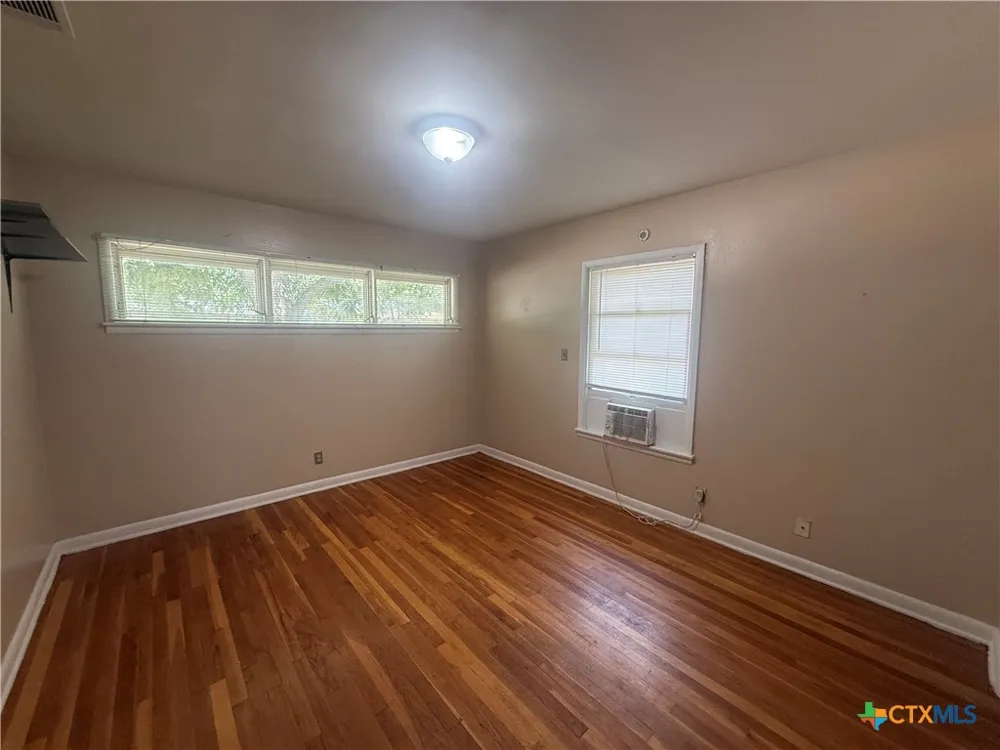 1105 Sycamore Street San Marcos, TX 78666