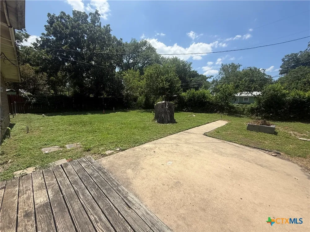 1105 Sycamore Street San Marcos, TX 78666