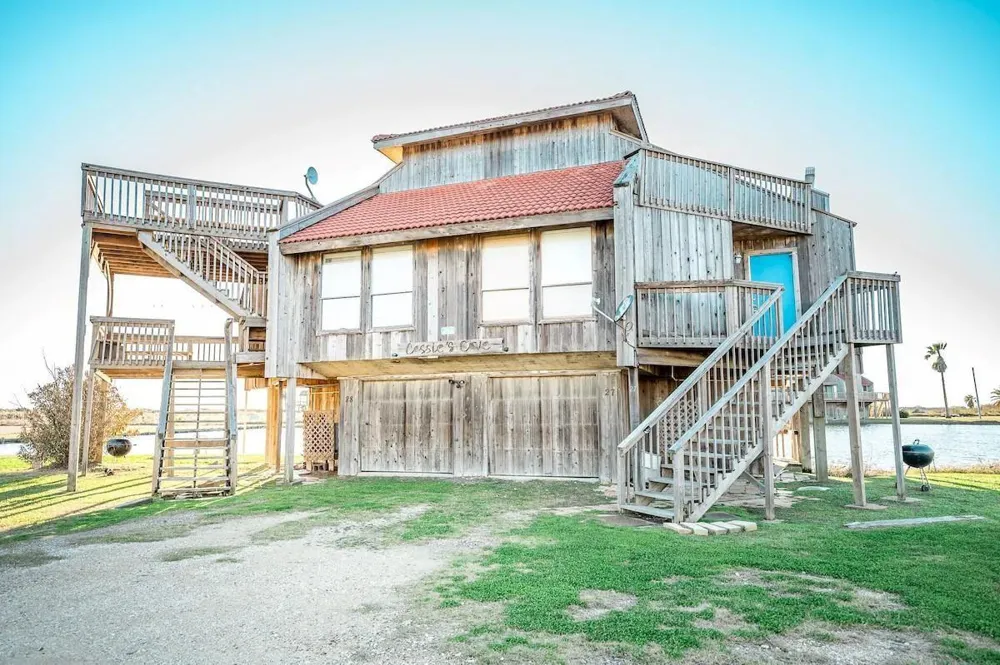 282 Private Road 640 #28 Matagorda, TX 77457