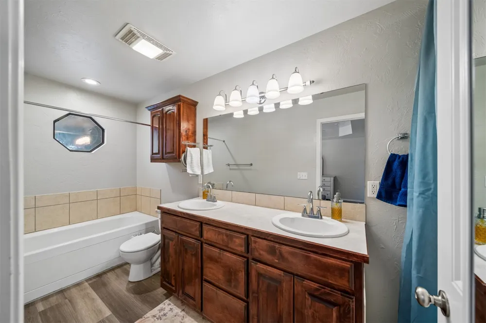 1111 Crozier St Perkins, OK 74059