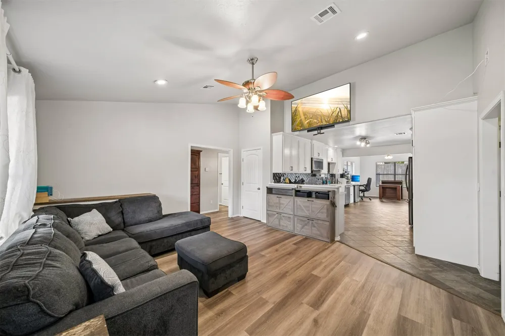 1111 Crozier St Perkins, OK 74059