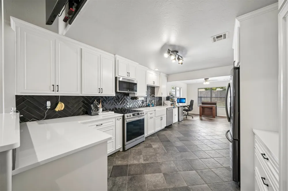 1111 Crozier St Perkins, OK 74059