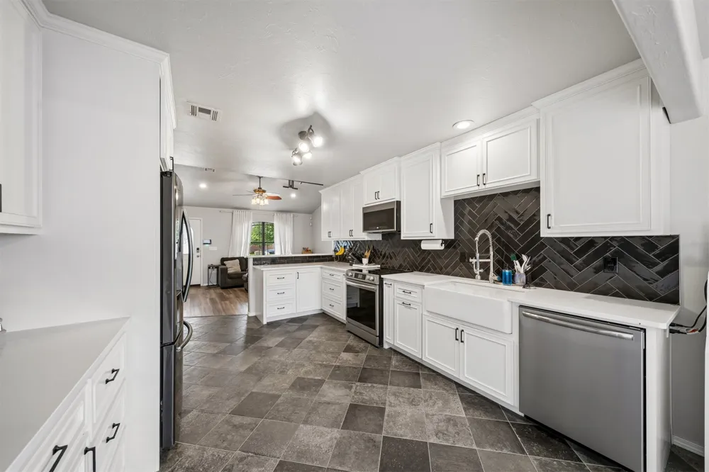 1111 Crozier St Perkins, OK 74059