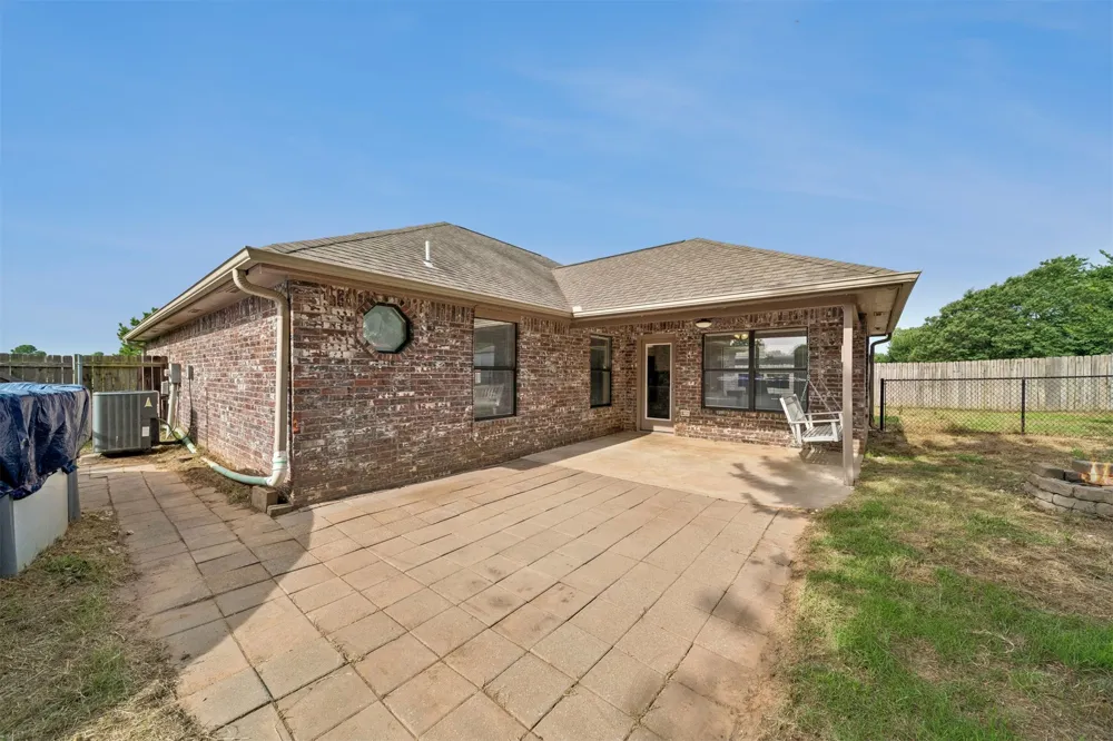 1111 Crozier St Perkins, OK 74059