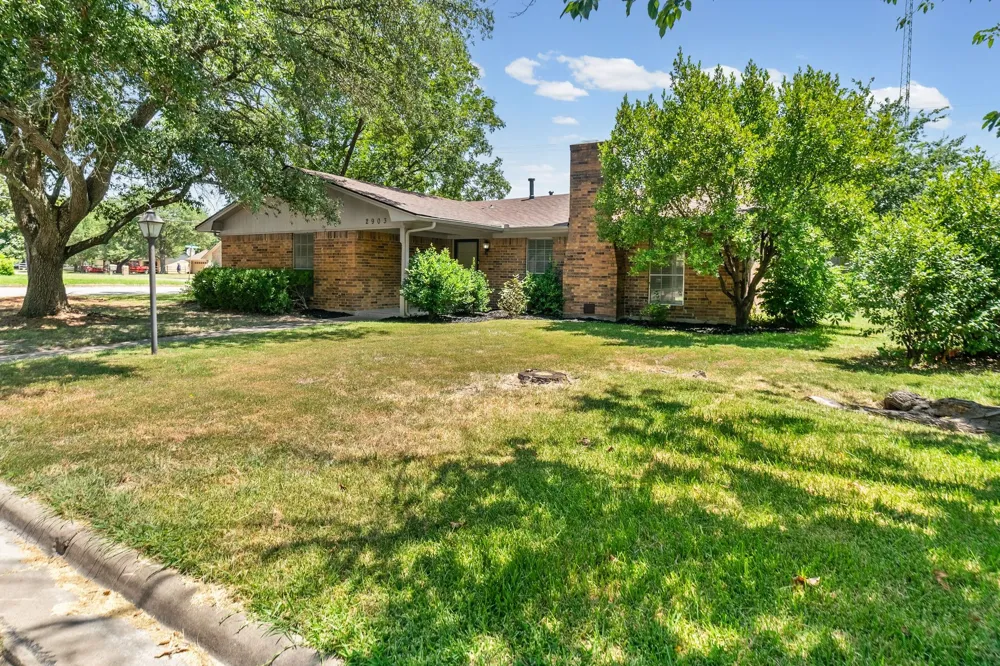 2903 Melmar Park Street Commerce, TX 75428