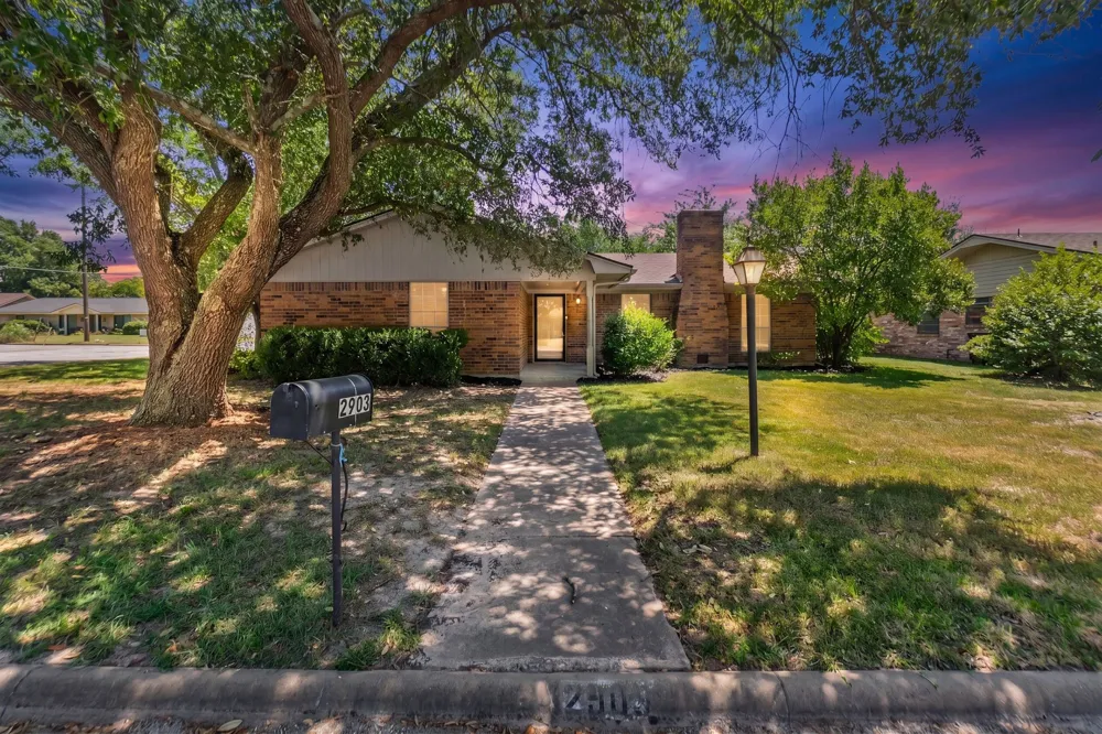 2903 Melmar Park Street Commerce, TX 75428