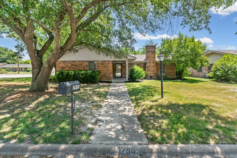 2903 Melmar Park Street Commerce, TX 75428