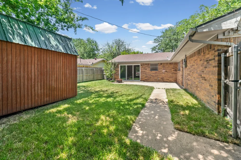 2903 Melmar Park Street Commerce, TX 75428