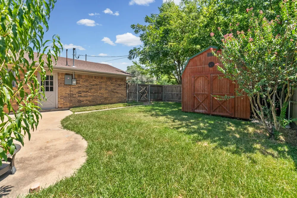 2903 Melmar Park Street Commerce, TX 75428