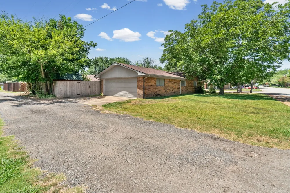 2903 Melmar Park Street Commerce, TX 75428