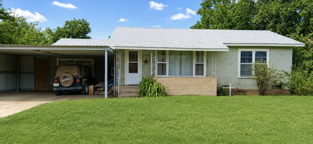 1008 W Elm Street Olney, TX 76374