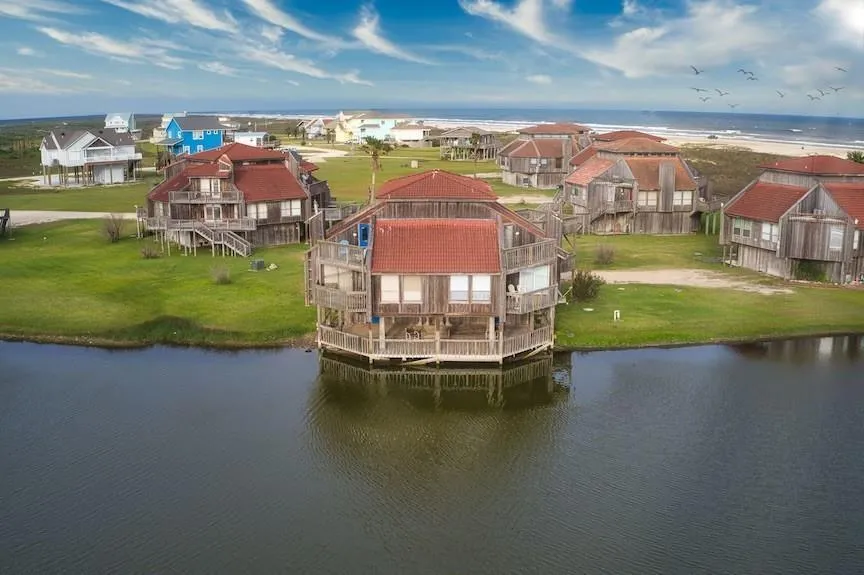 282 Private Road 640 #27 Matagorda, TX 77457
