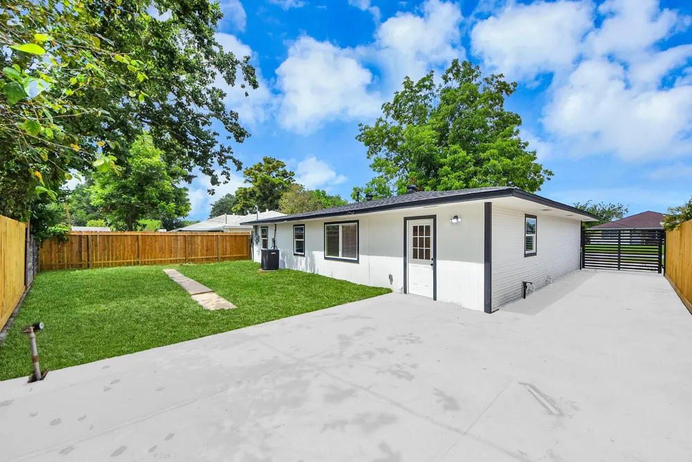 1503 Locklaine Drive Pasadena, TX 77502
