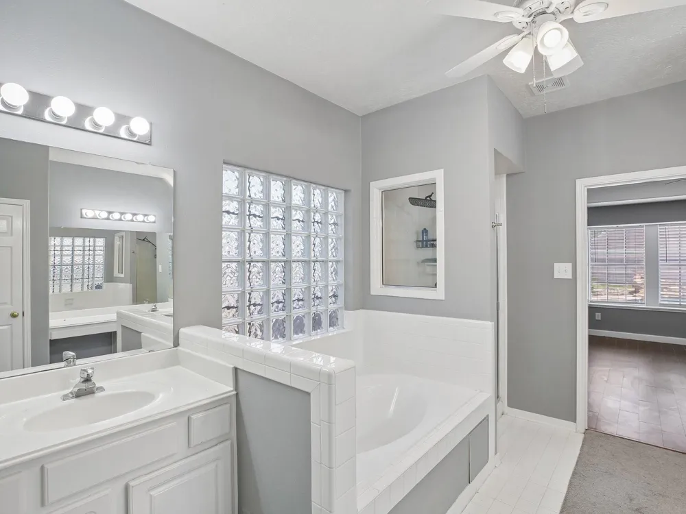 1207 Peregrine Drive Friendswood, TX 77546