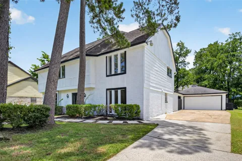 1123 Suwanee Lane