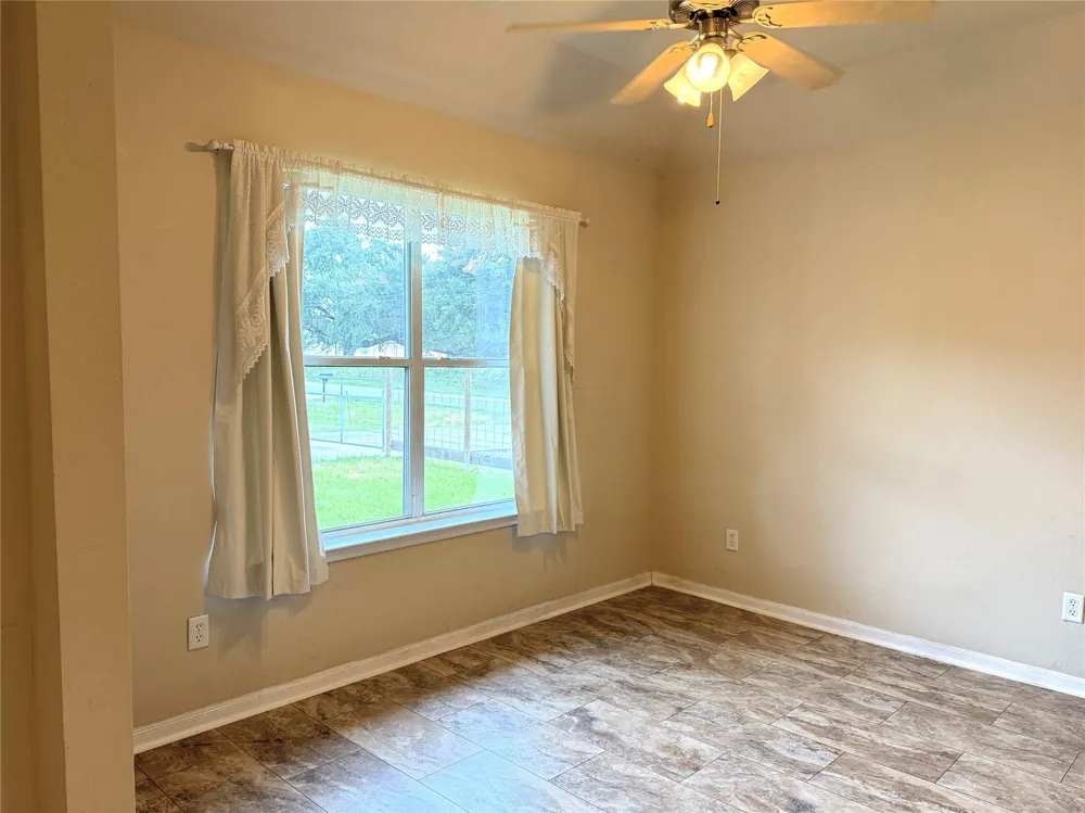 396 Newcom Lane Sealy, TX 77474