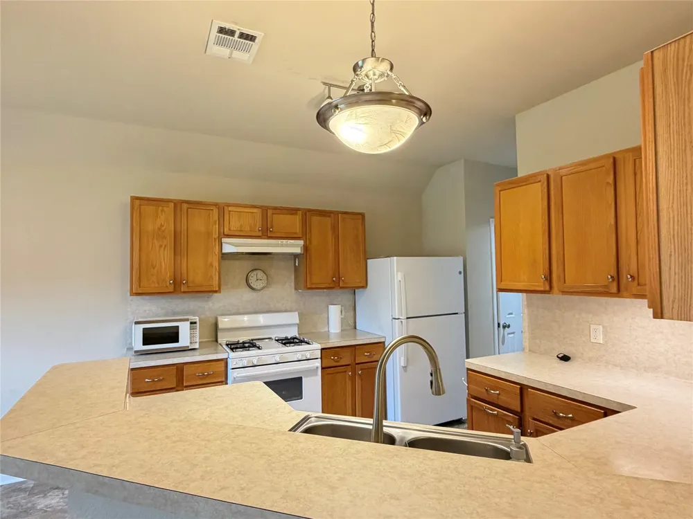396 Newcom Lane Sealy, TX 77474