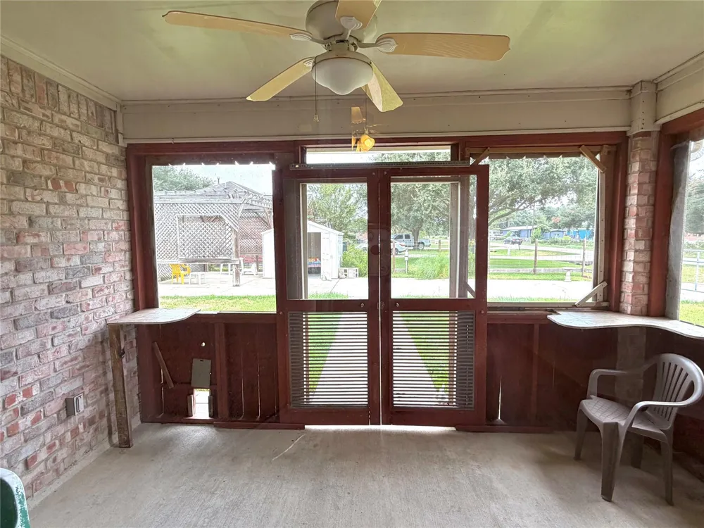 396 Newcom Lane Sealy, TX 77474