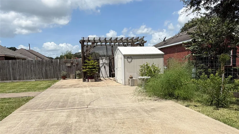396 Newcom Lane Sealy, TX 77474