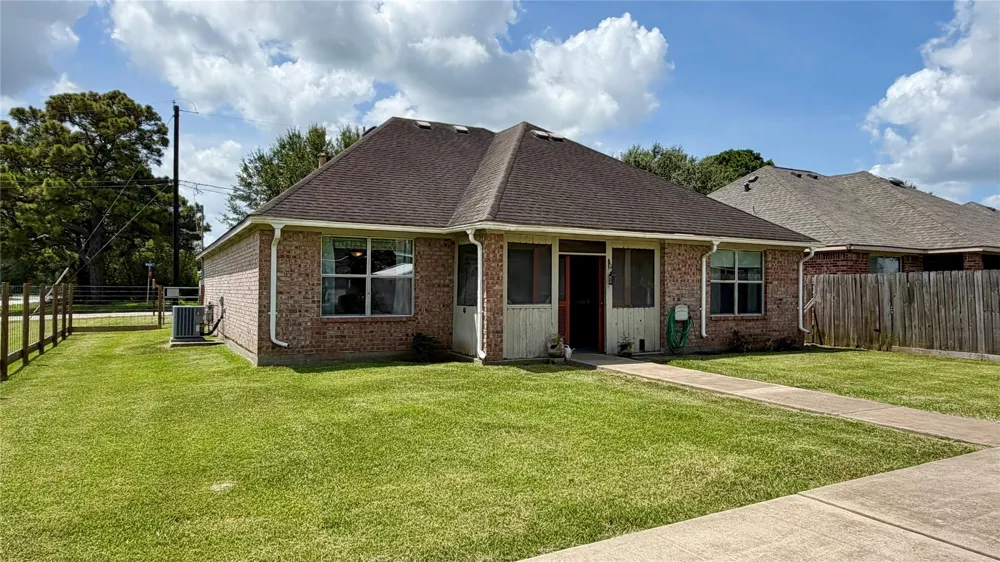 396 Newcom Lane Sealy, TX 77474