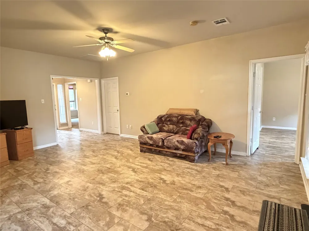 396 Newcom Lane Sealy, TX 77474