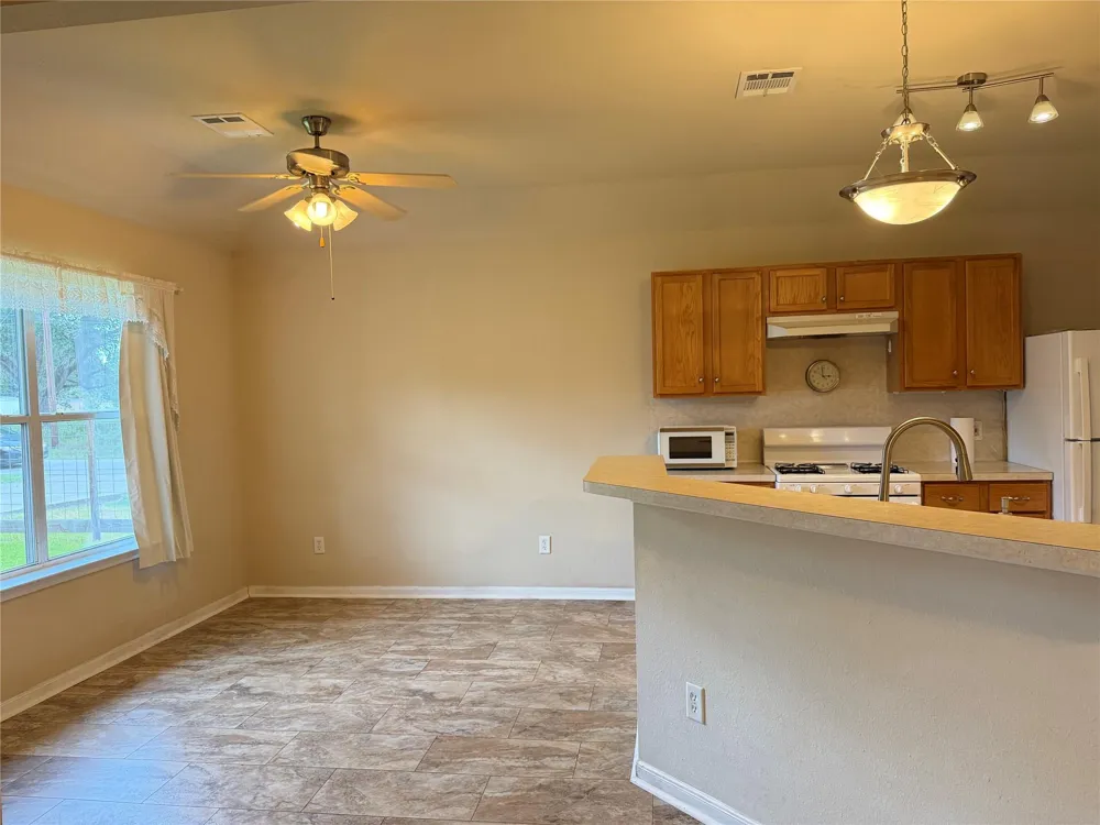 396 Newcom Lane Sealy, TX 77474