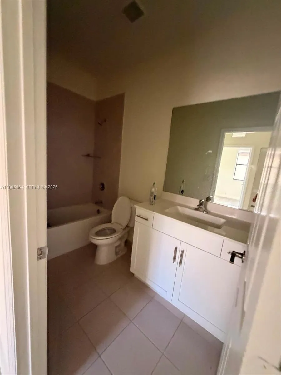 10966 W 33rd Way Hialeah, FL 33018