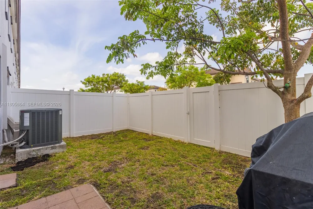10966 W 33rd Way Hialeah, FL 33018