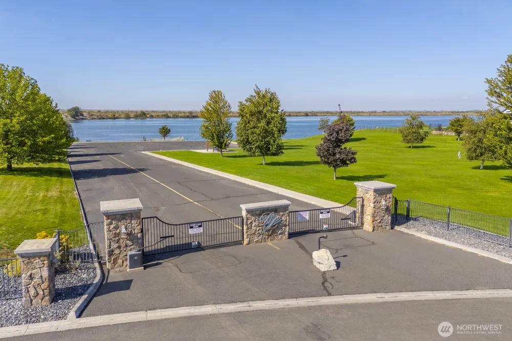 7724 Dune Lake Road SE Moses Lake, WA 98837