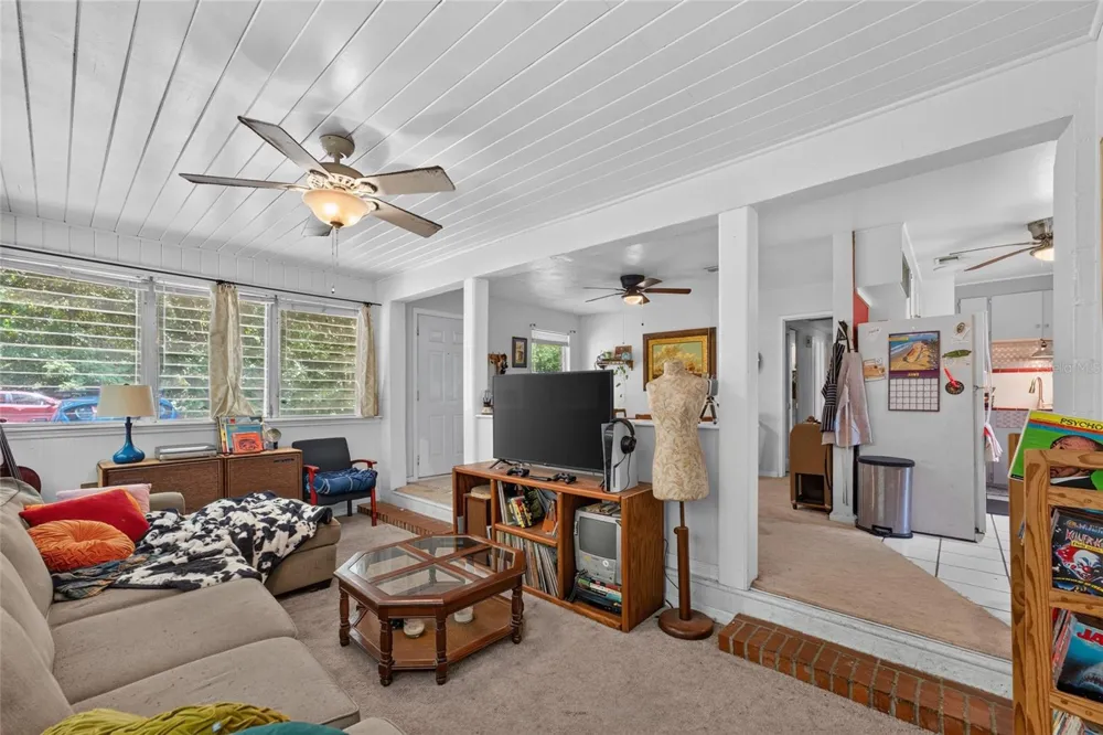 2102 NE 8TH STREET Gainesville, FL 32609