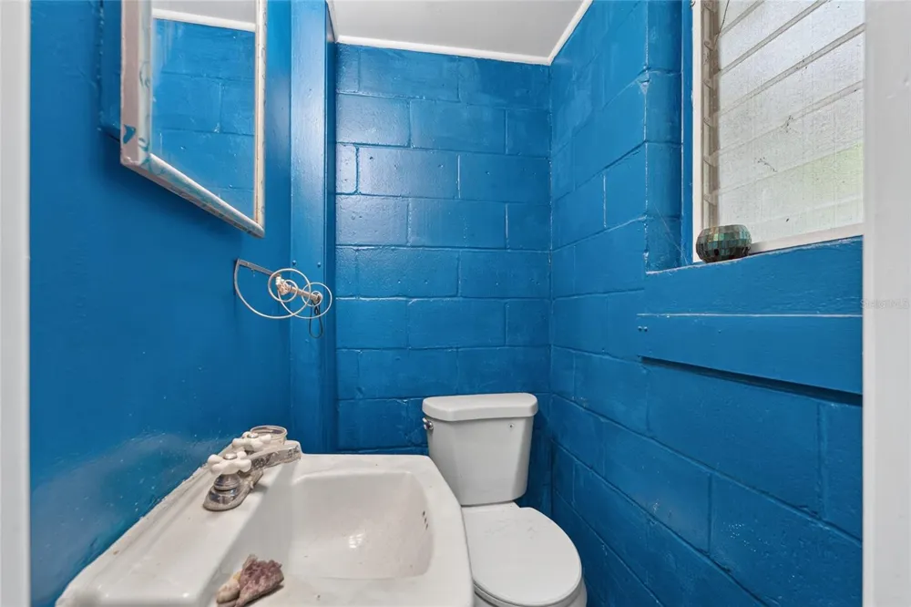 2102 NE 8TH STREET Gainesville, FL 32609