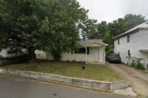 418 W Blythe St W
