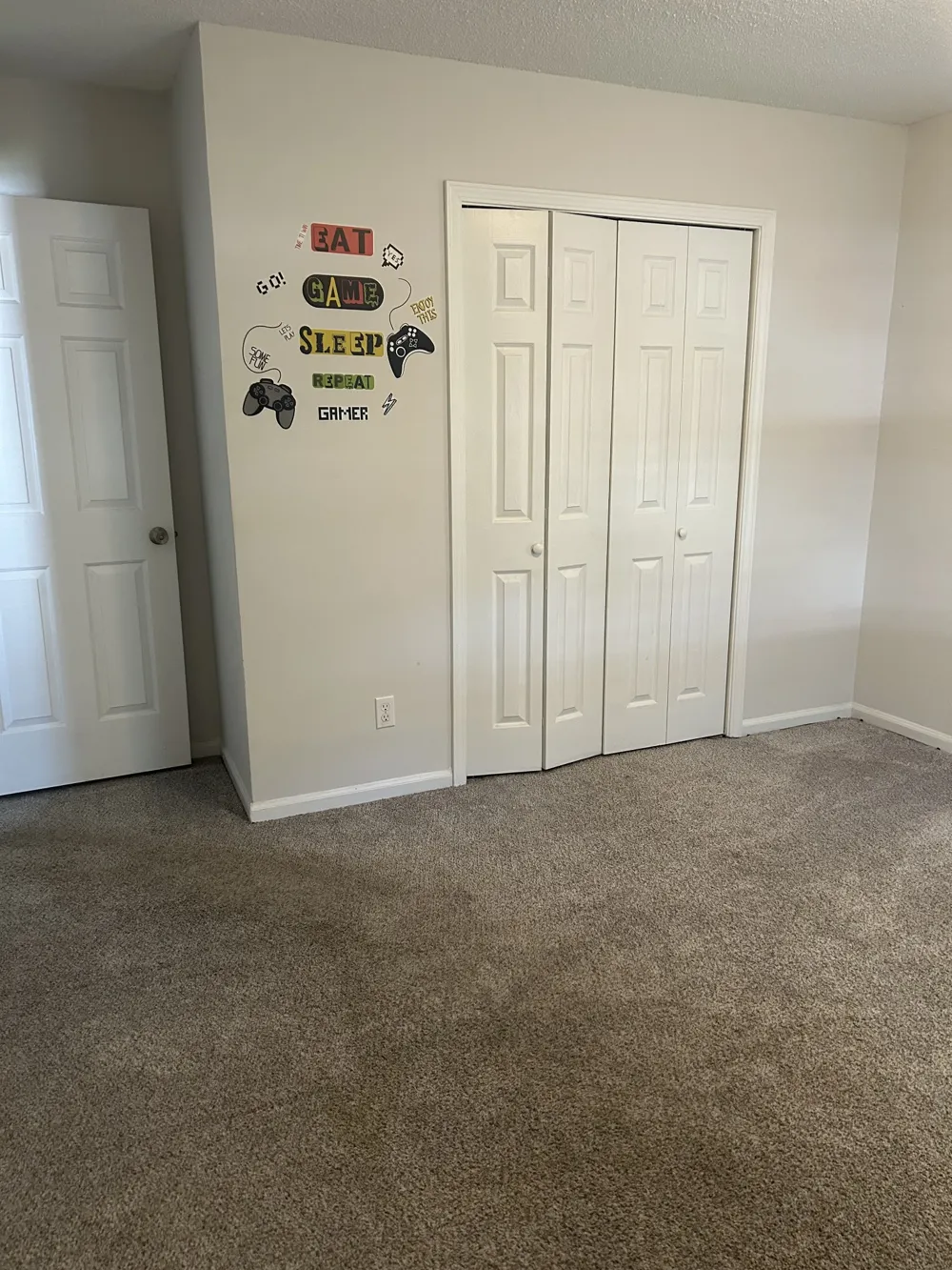418 W Blythe St W Paris, TN 38242