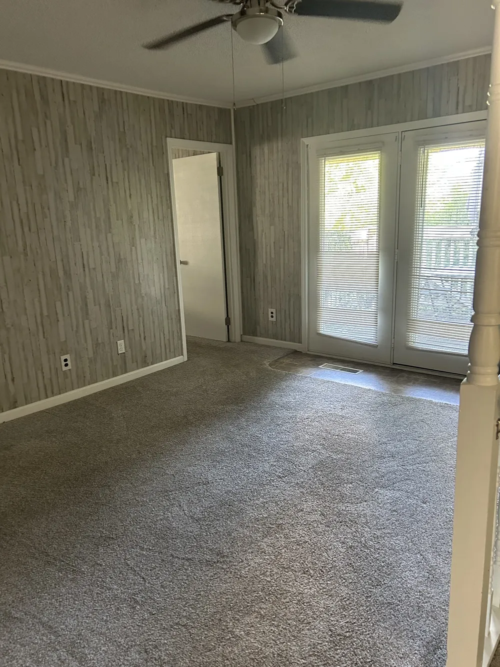 418 W Blythe St W Paris, TN 38242