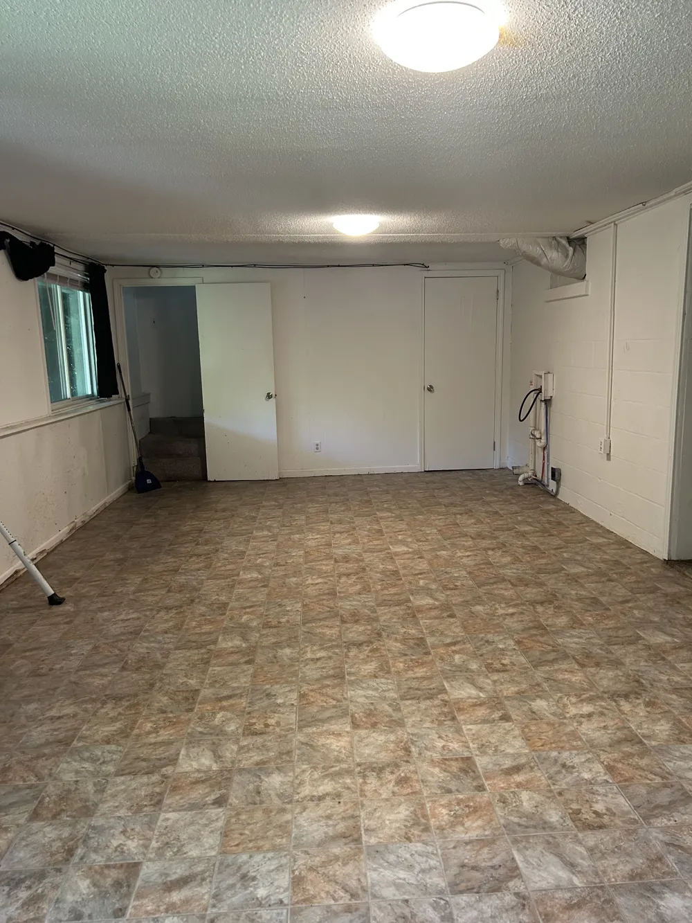 418 W Blythe St W Paris, TN 38242