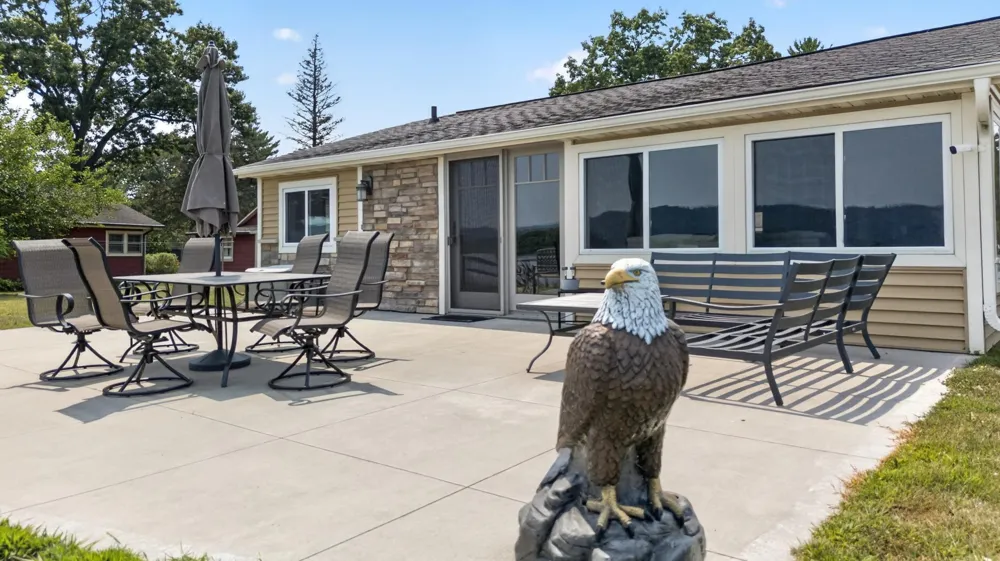 67480 County Road 76 Wabasha, MN 55981